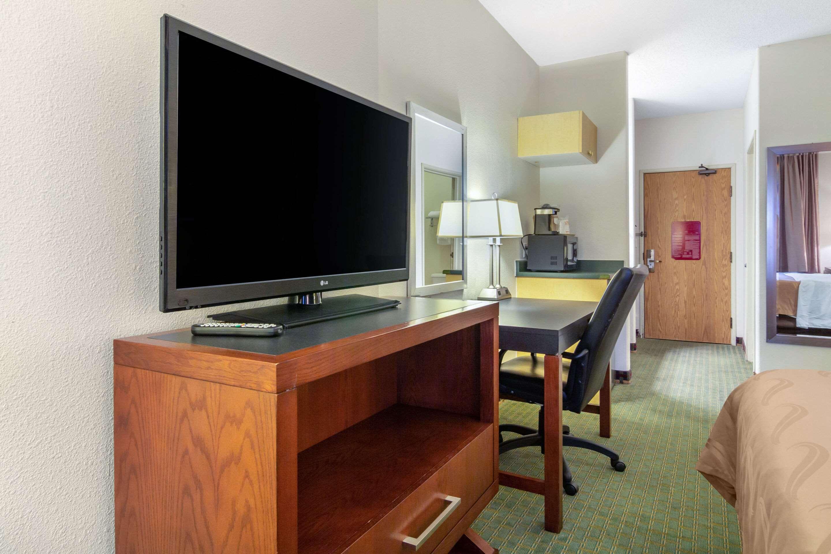 Quality Inn & Suites Lakewood - Denver Southwest Esterno foto