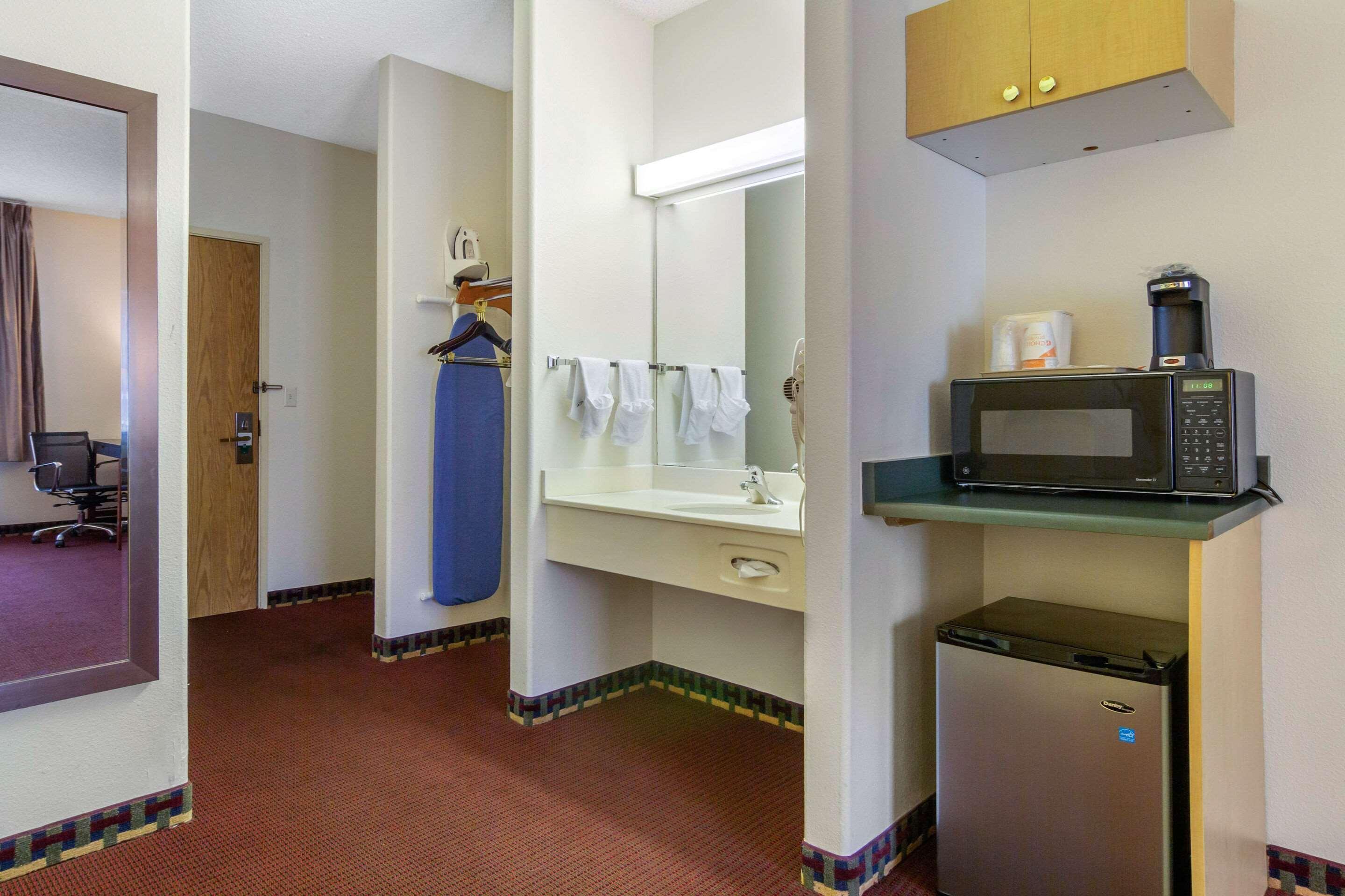 Quality Inn & Suites Lakewood - Denver Southwest Esterno foto